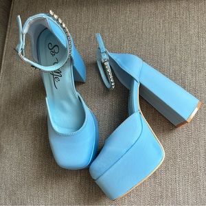 BRAND NEW MISS LOLA SKY BLUE PLATTFORM HEALS size 7.5